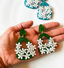 Load image into Gallery viewer, Daisy Dangle earrings
