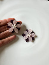 Load image into Gallery viewer, Medi  flower Earrings
