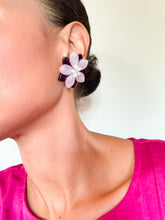 Load image into Gallery viewer, Medi  flower Earrings
